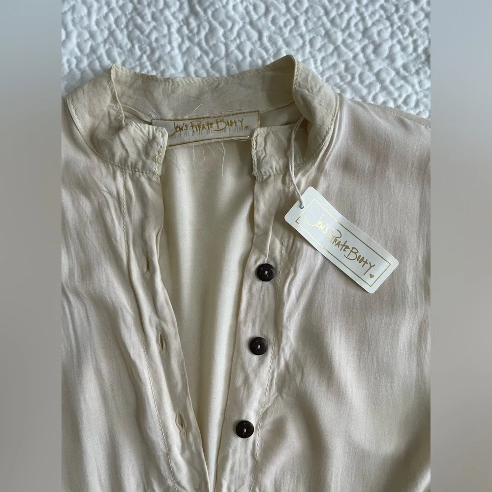 Jen’s Pirate booty flowy peasant top button shirt Cream bell sleeve M/L nwt - Picture 5 of 14